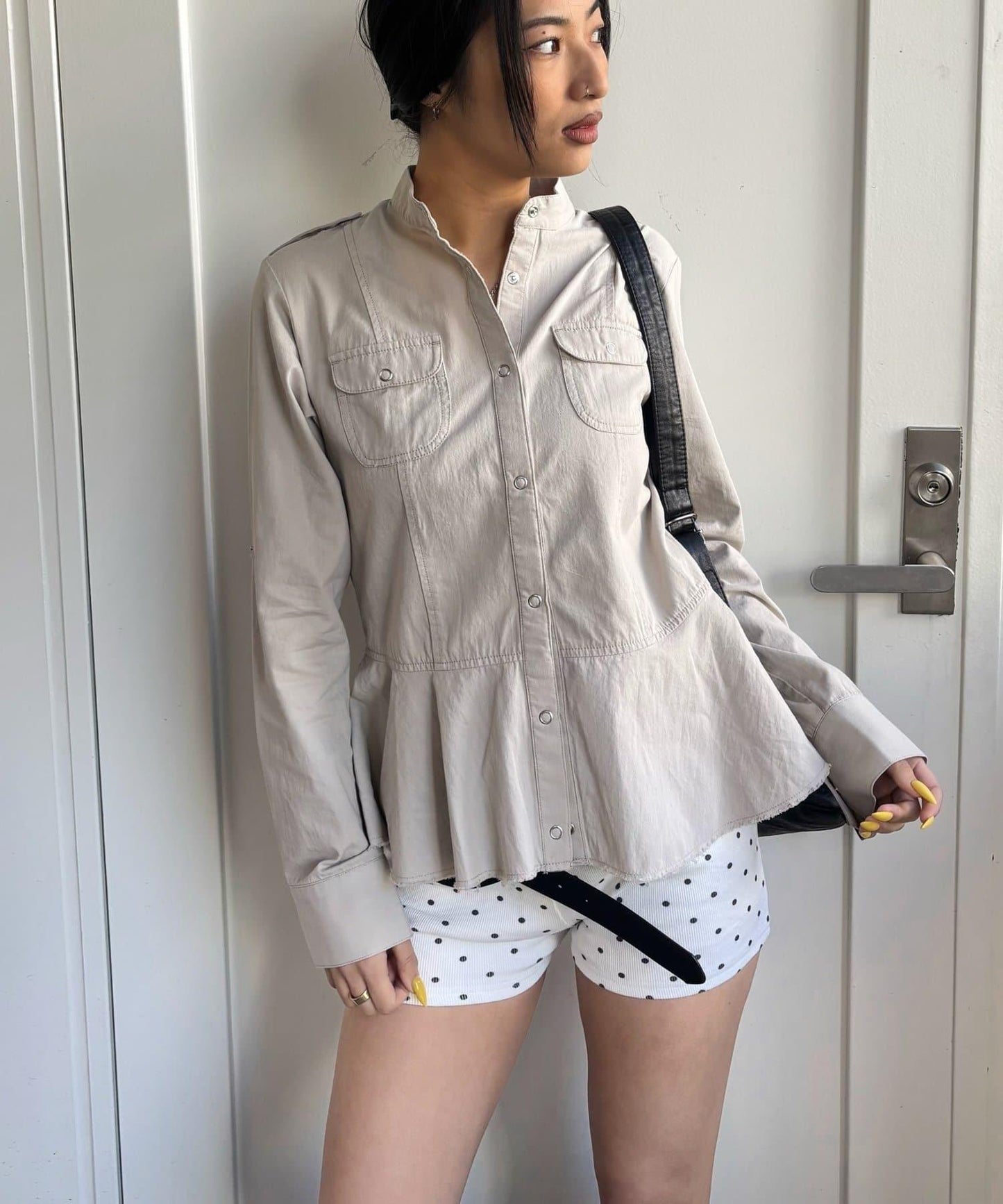 WHO'S WHO gallery 軍事風荷葉下襬女襯衫