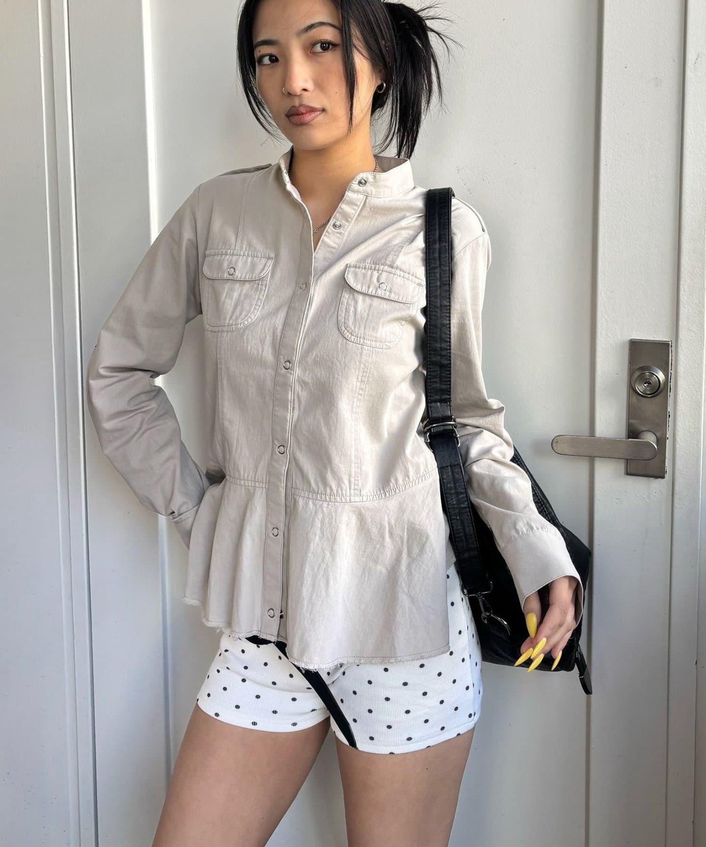 WHO'S WHO gallery 軍事風荷葉下襬女襯衫
