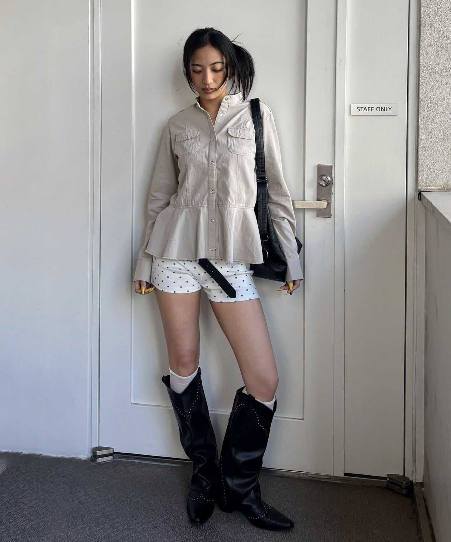 WHO'S WHO gallery 軍事風荷葉下襬女襯衫
