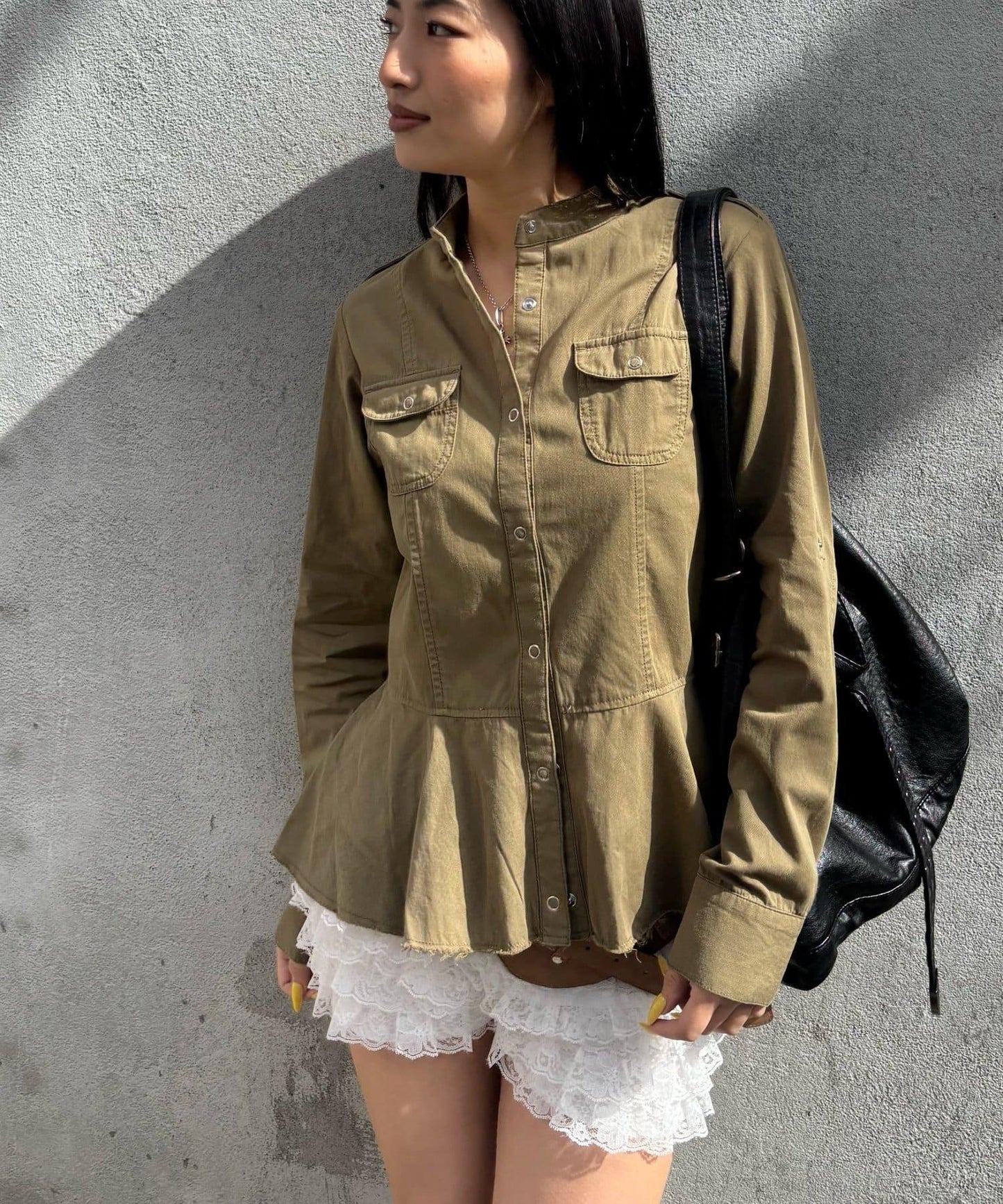 WHO'S WHO gallery 軍事風荷葉下襬女襯衫