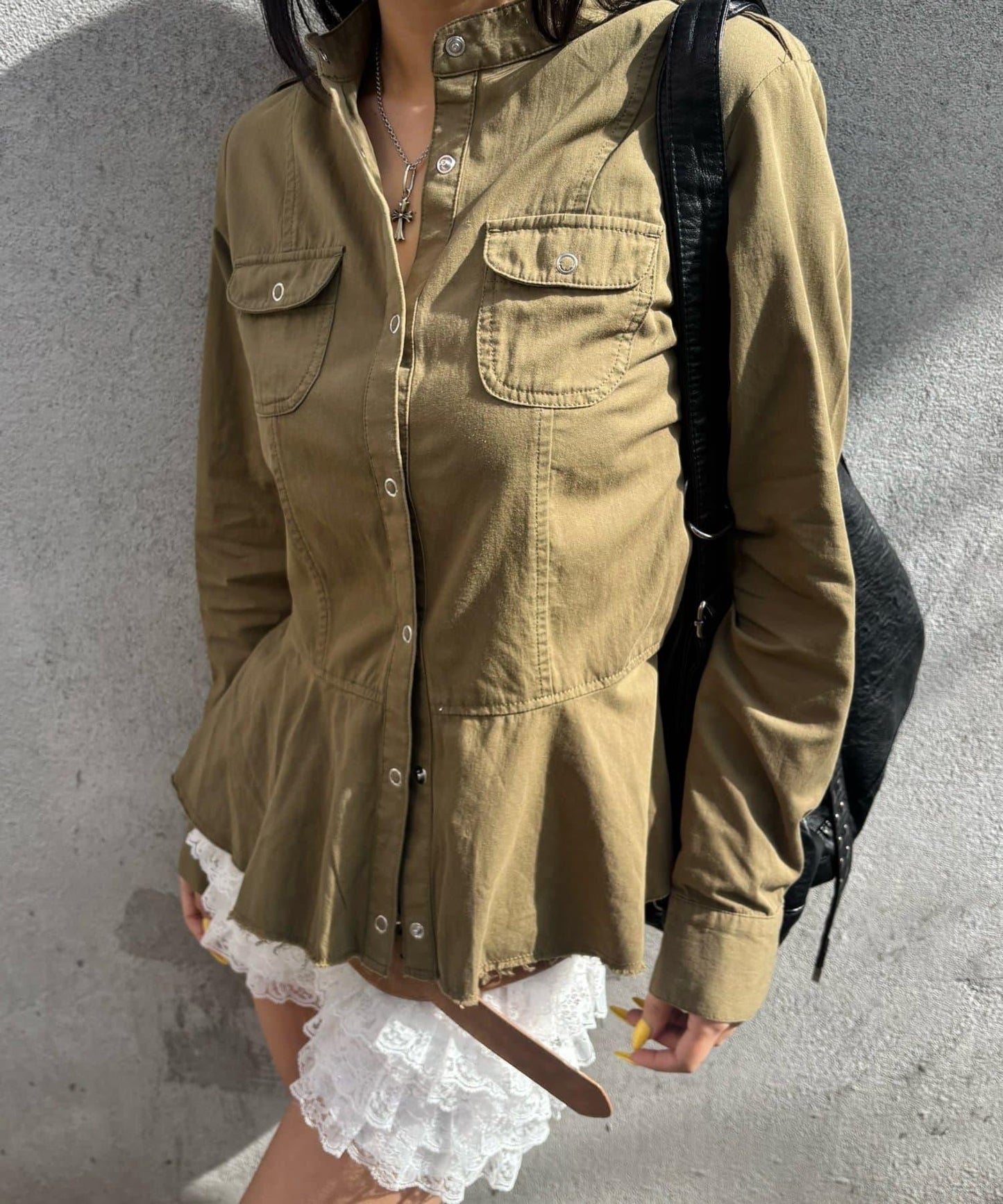 WHO'S WHO gallery 軍事風荷葉下襬女襯衫