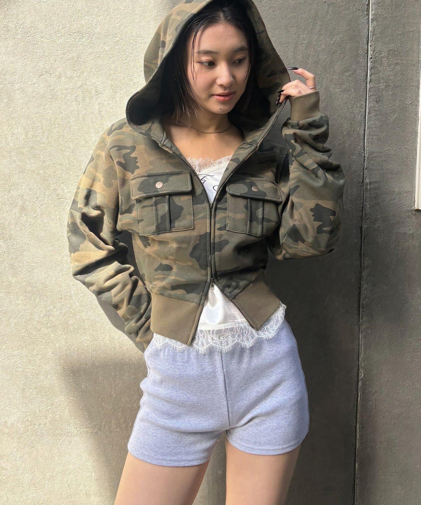 翻蓋短款拉鍊連帽衛衣
