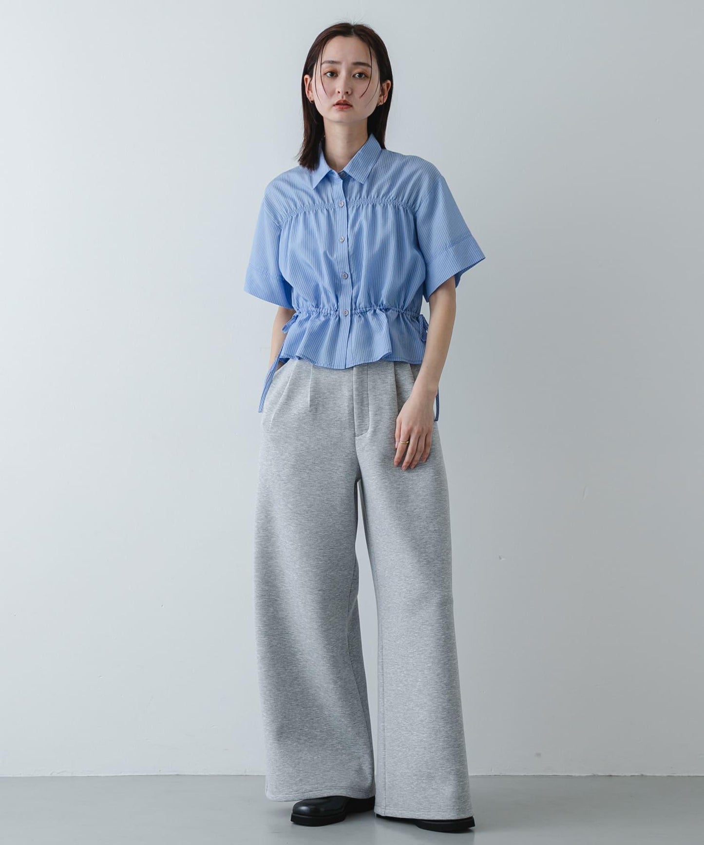 短款荷葉邊抽褶襯衫