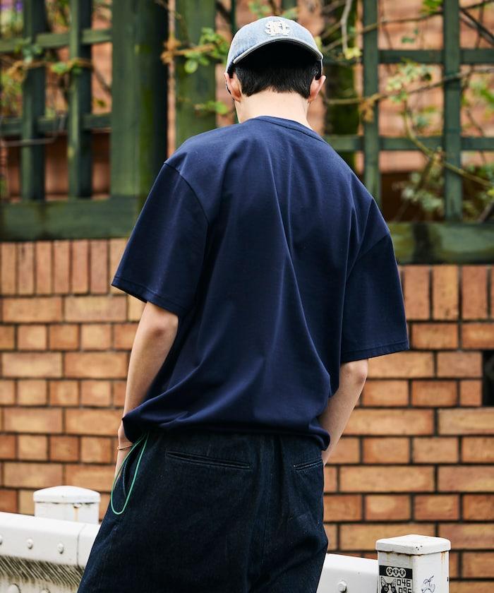 吸水接觸涼感 寬鬆版型 單點logo圓領抽繩設計 短袖T恤