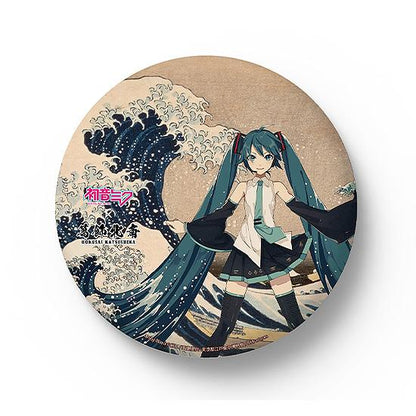 《初音未來》×葛飾北斎_iXima 大號徽章 神奈川沖波裡