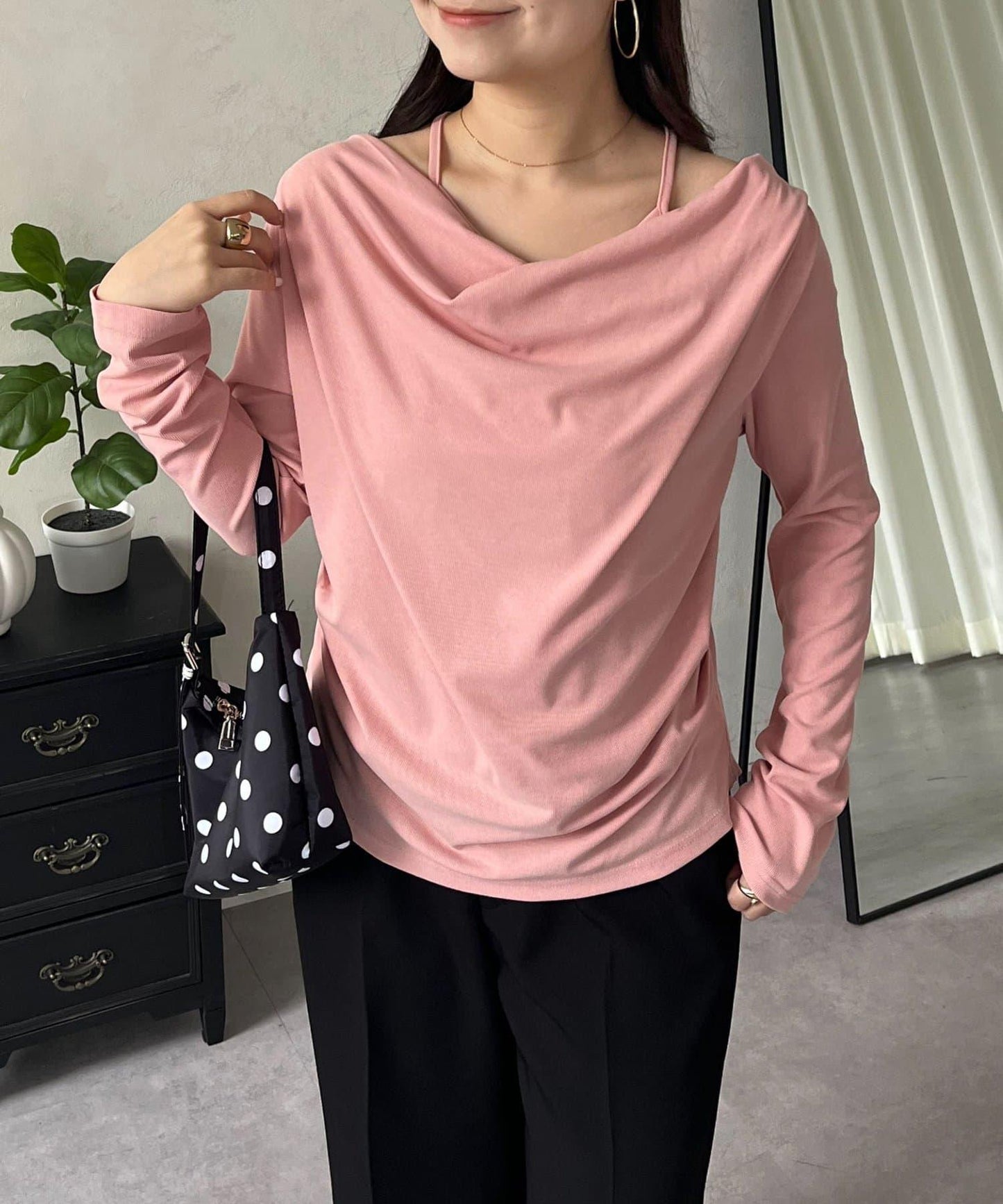 疊搭垂領設計上衣