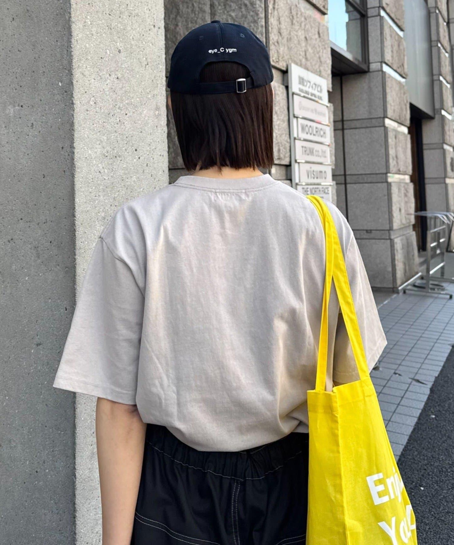 中性款 大碼可選 立體文字logo TEE