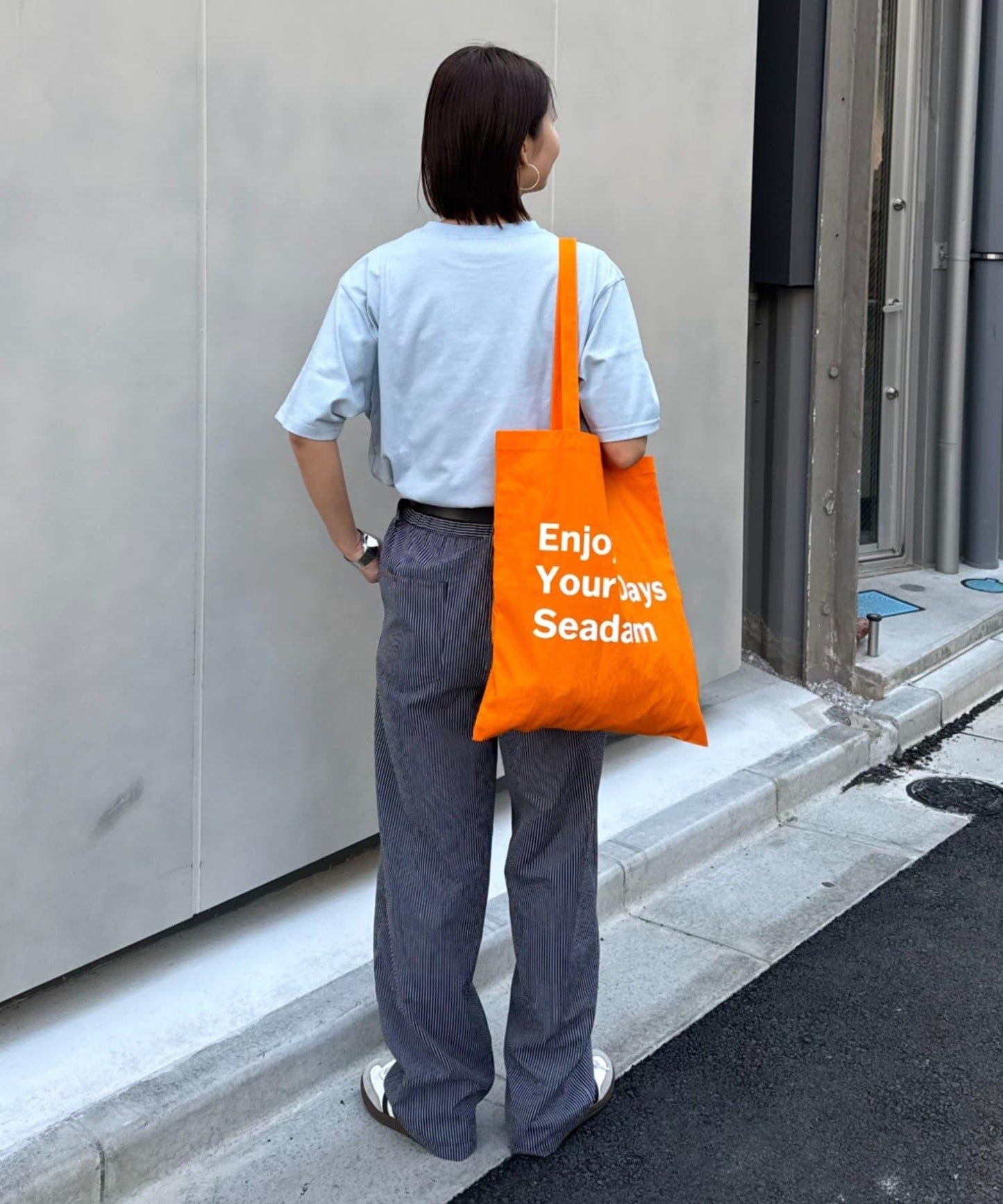 中性款 大碼可選 立體文字logo TEE