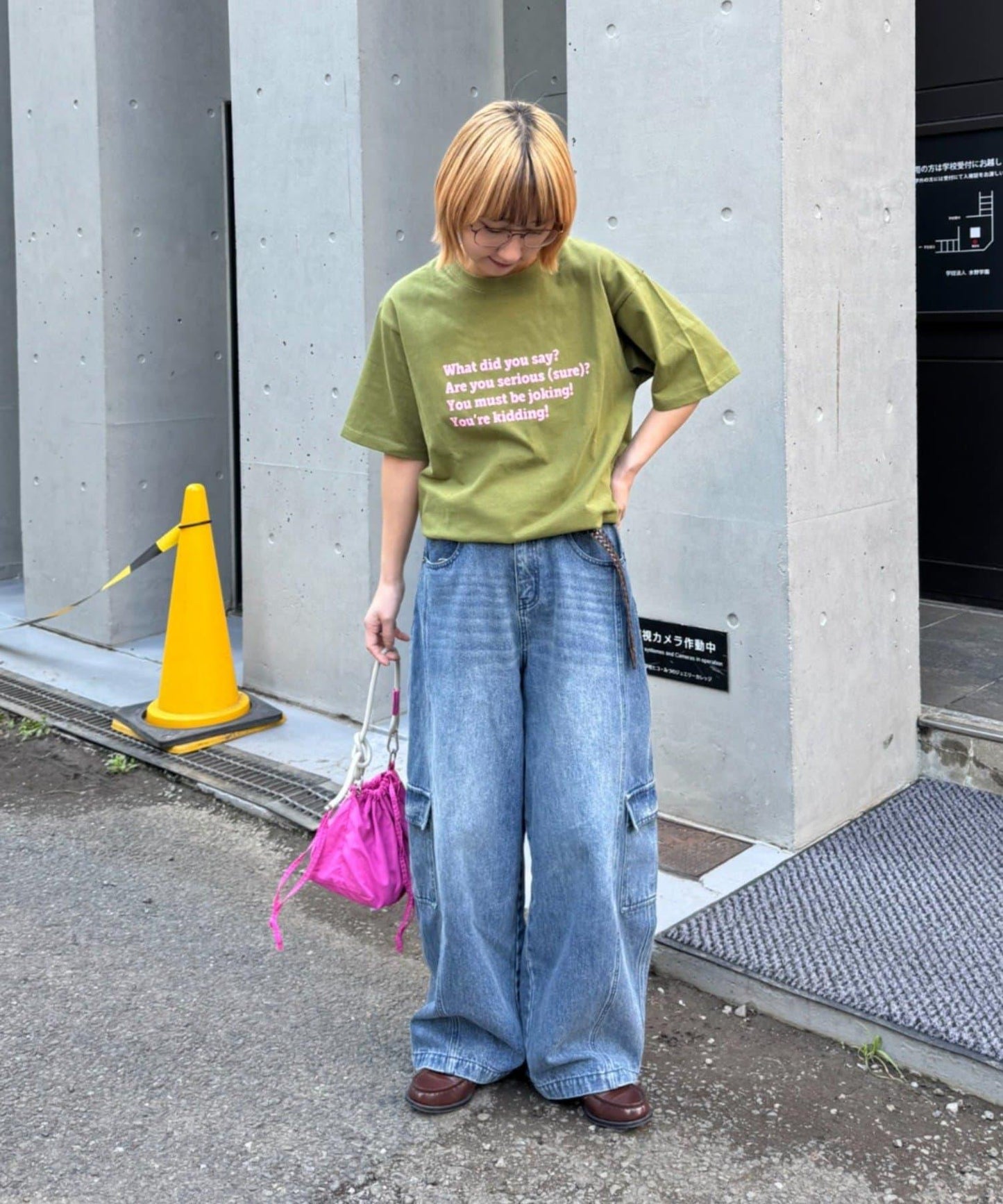 中性款 大碼可選 立體文字logo TEE