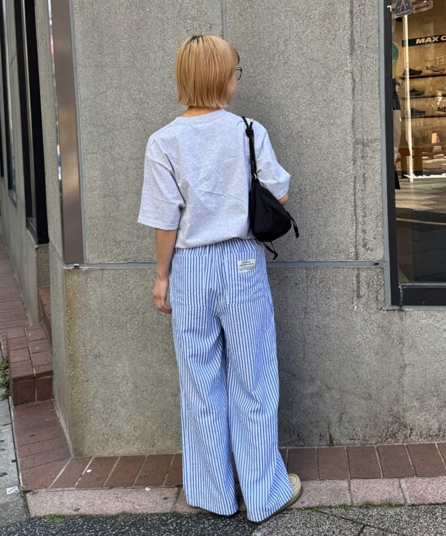 中性款 大碼可選 立體文字logo TEE