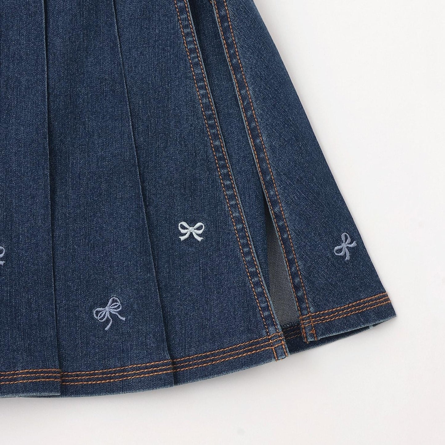蝴蝶結刺繡 裹褶百褶設計 休閒短褲