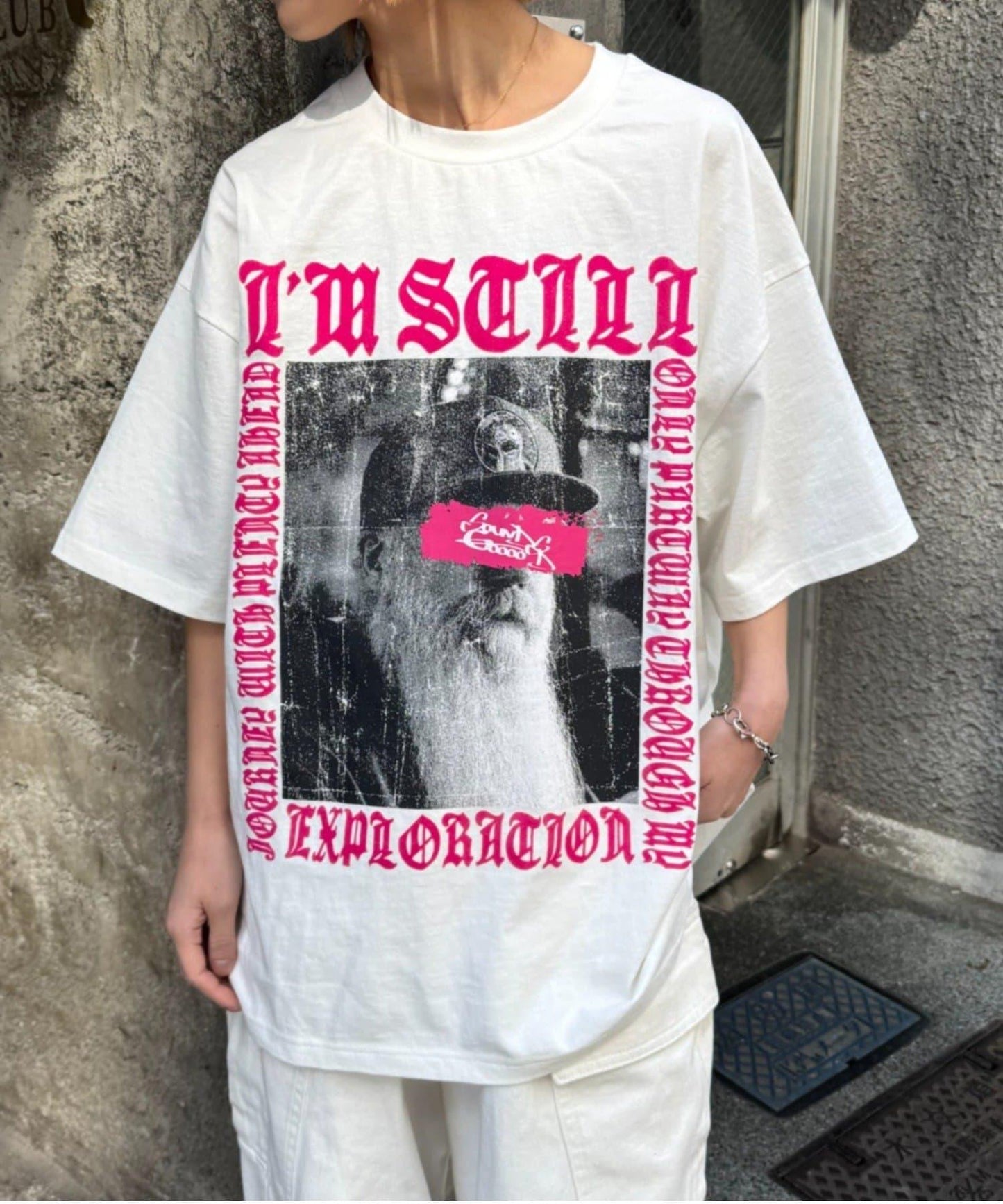 SOUNDS GOOOOD 英文照片文字印花短袖T恤