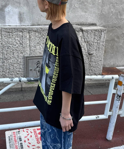 SOUNDS GOOOOD 英文照片文字印花短袖T恤