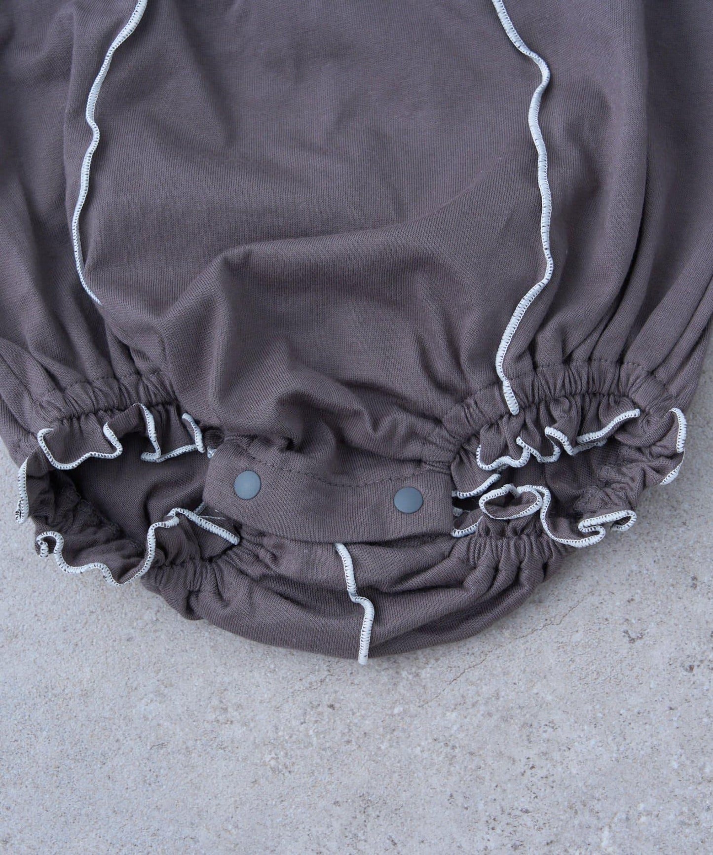 荷葉邊拼接 logo 短袖連體哈衣