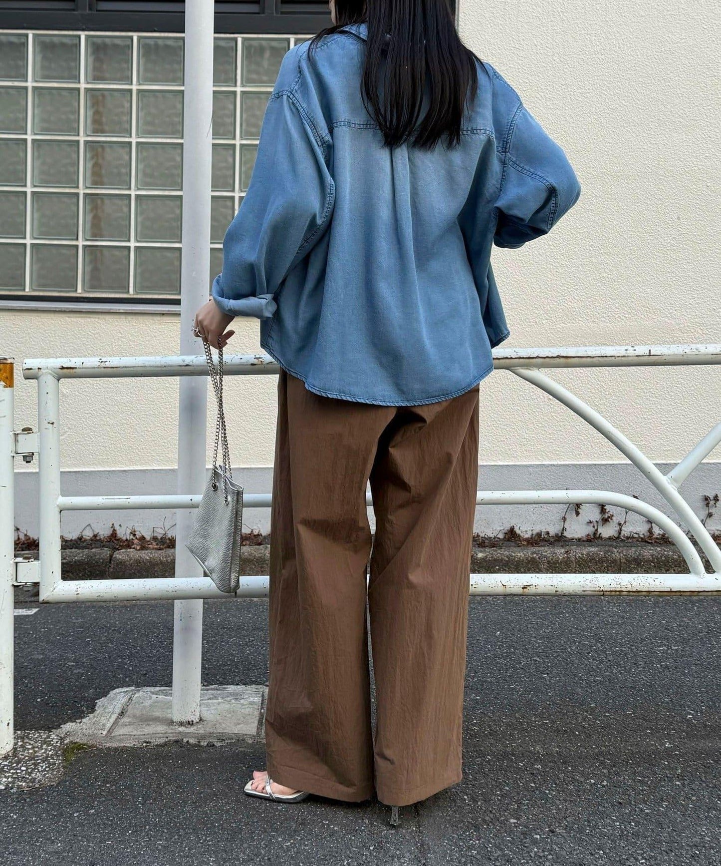 柔滑牛仔短款襯衫