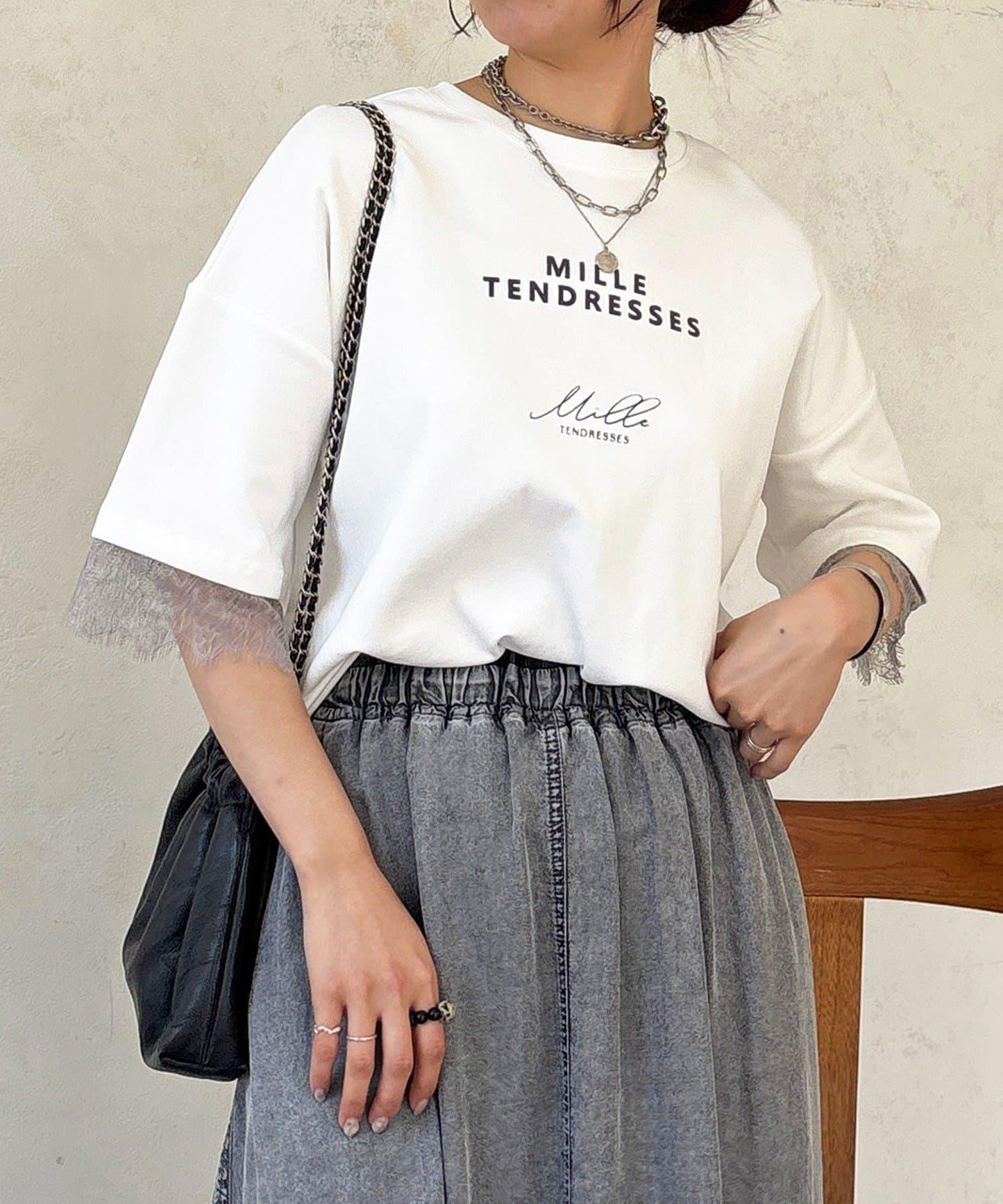 蕾絲袖設計 TEE T恤