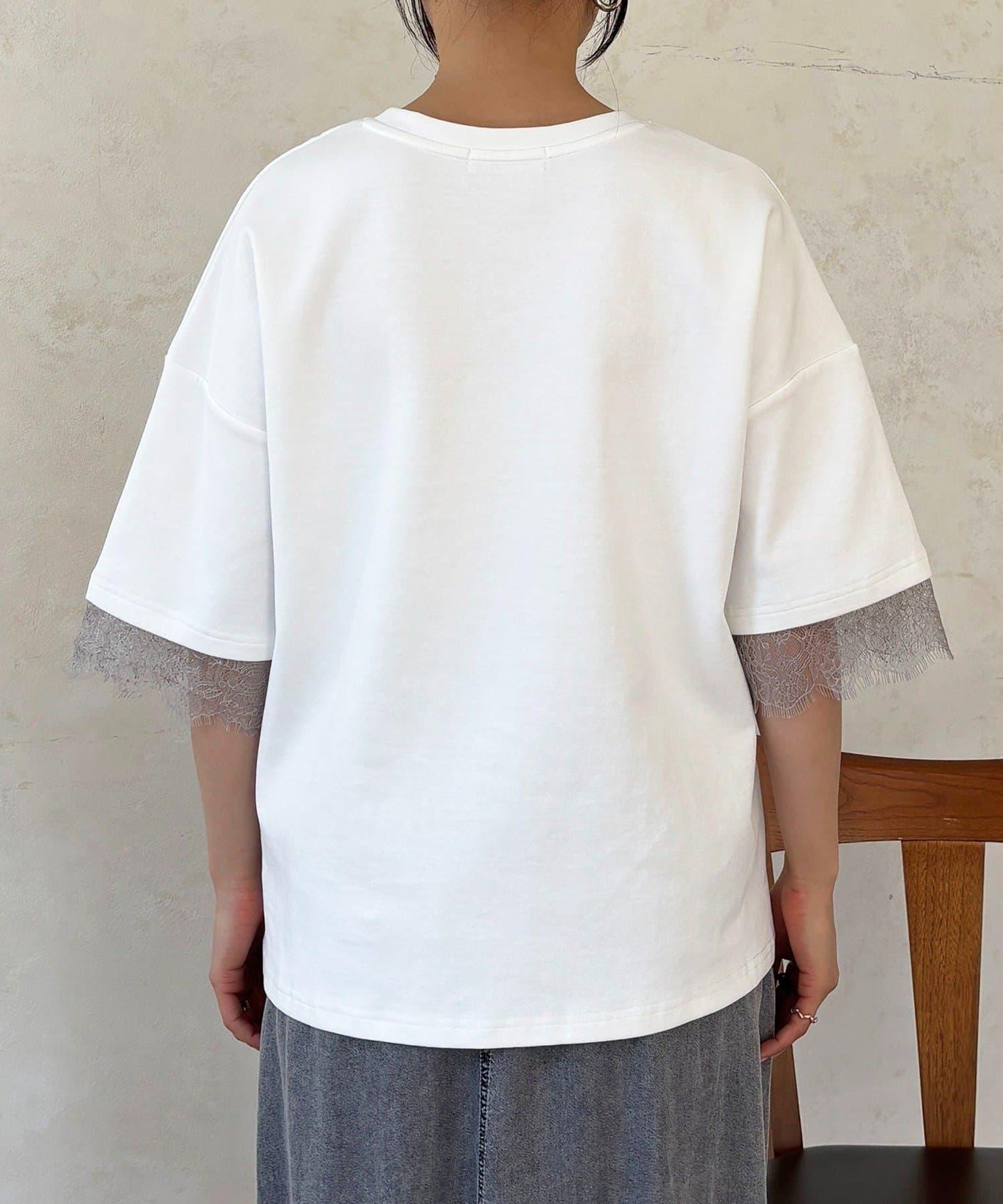 蕾絲袖設計 TEE T恤