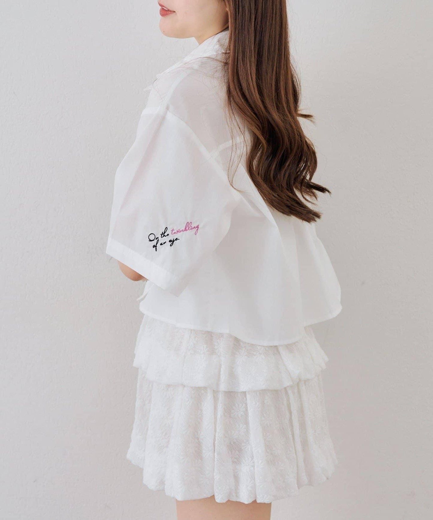 刺繡設計 短款 女式襯衫（OUTLET限定）