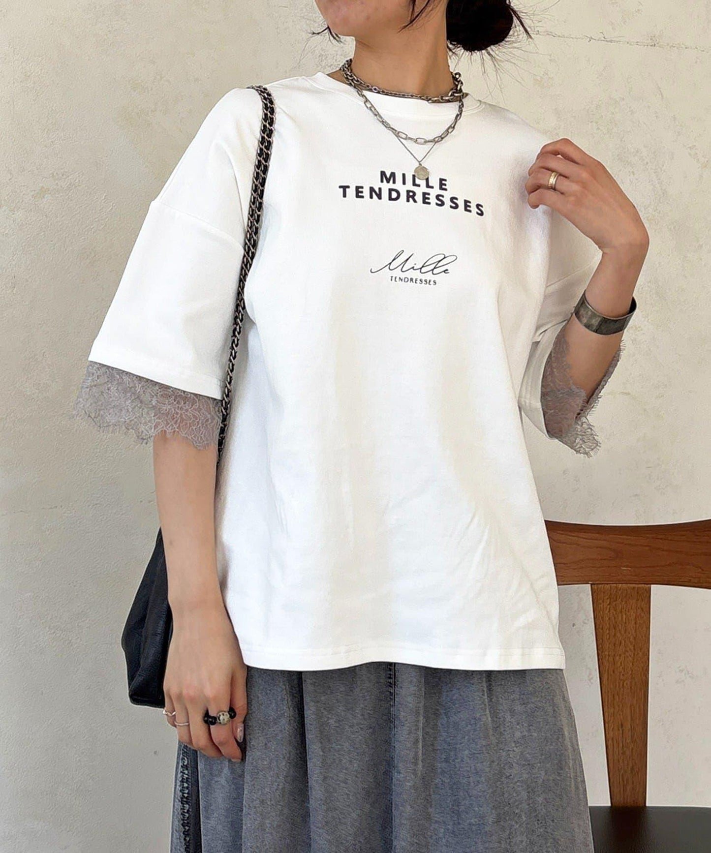 蕾絲袖設計 TEE T恤
