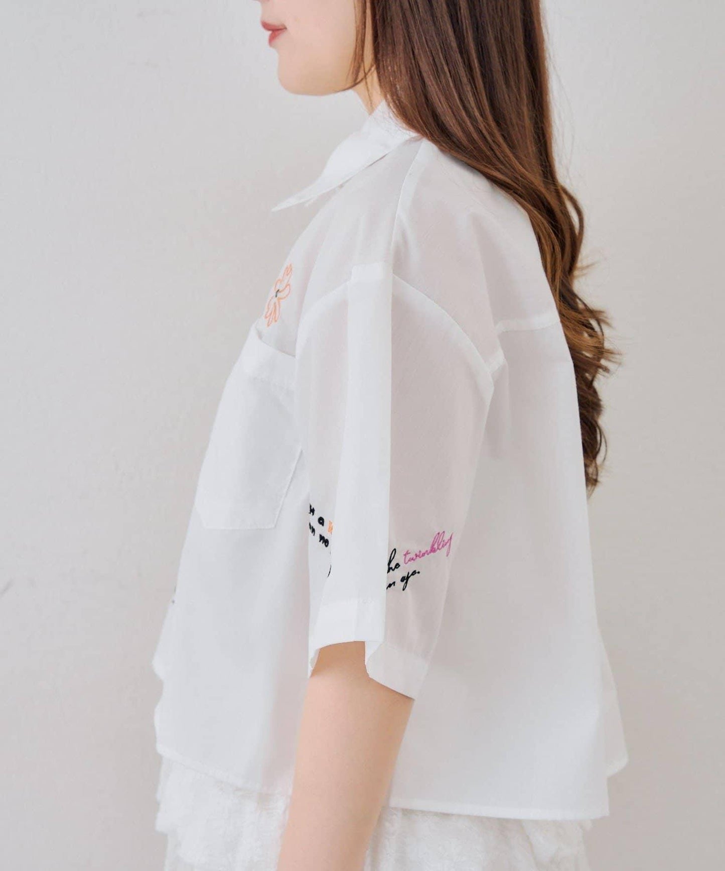 刺繡設計 短款 女式襯衫（OUTLET限定）