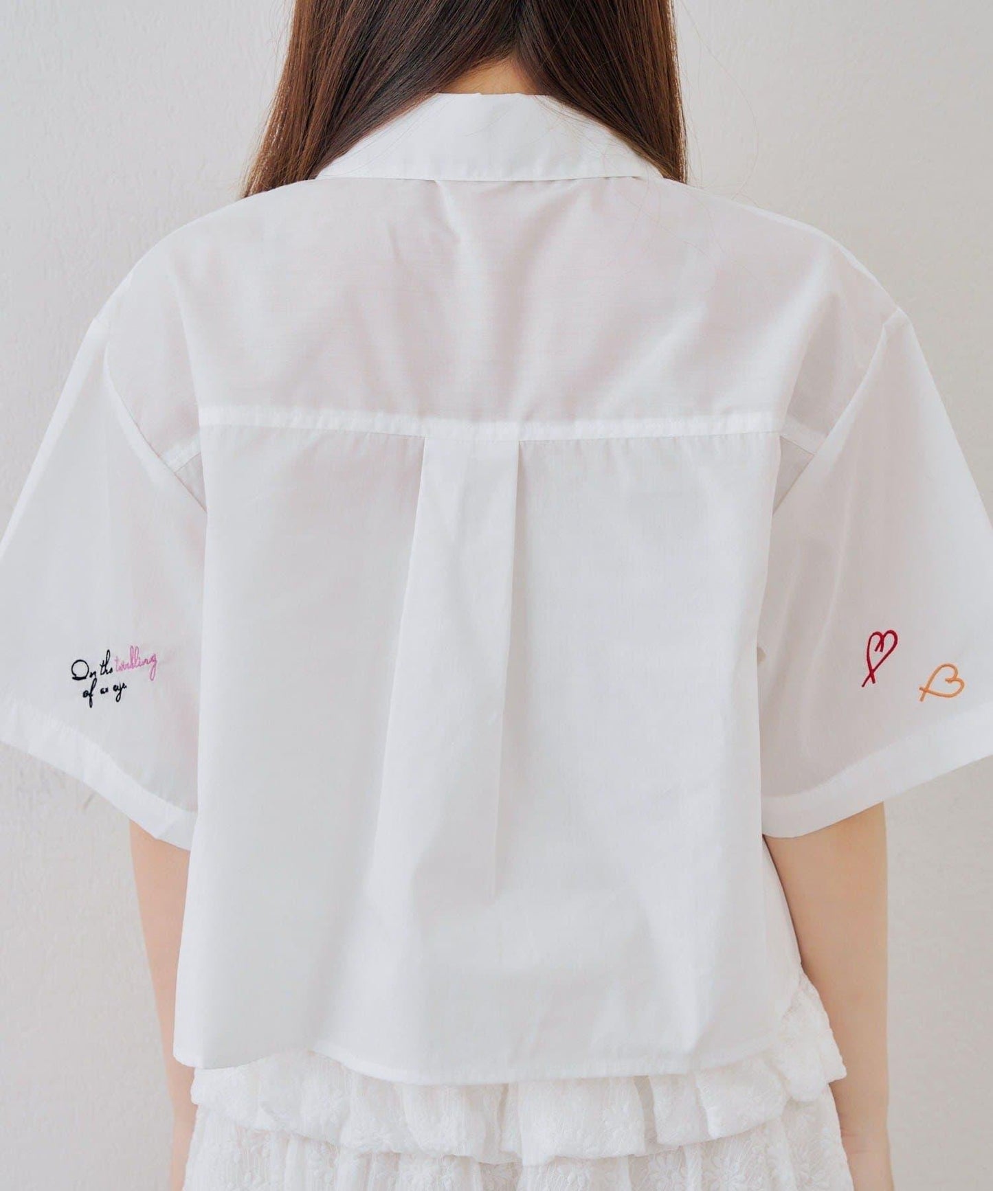 刺繡設計 短款 女式襯衫（OUTLET限定）