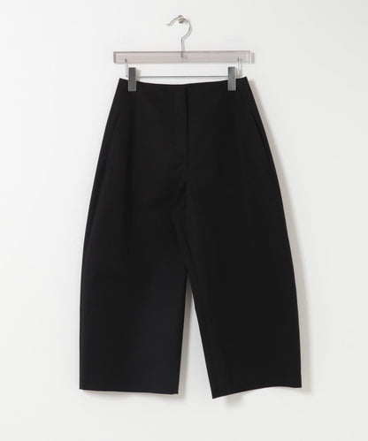 弧形版型 AMOMENTO CURVED CAPRI PANTS 七分褲