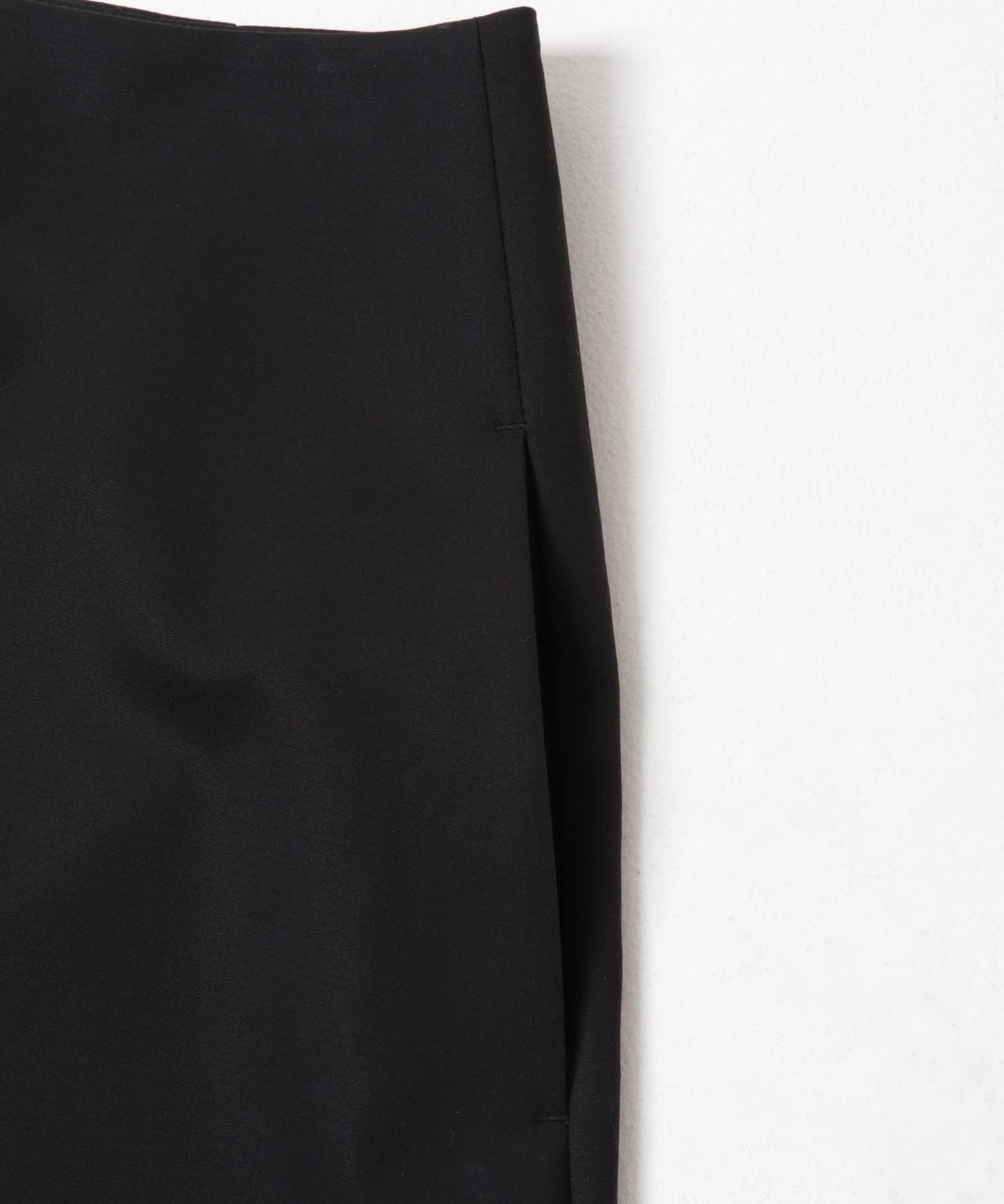 弧形版型 AMOMENTO CURVED CAPRI PANTS 七分褲