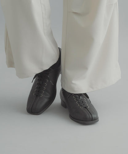 方頭繫帶鞋