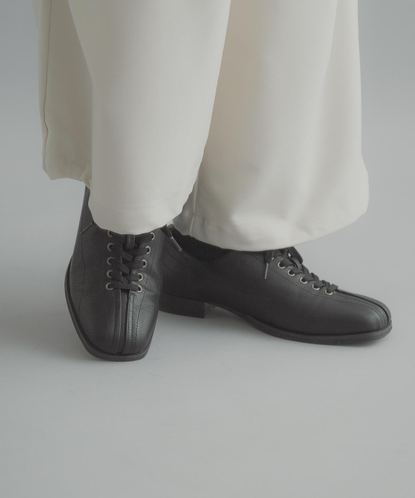 方頭繫帶鞋