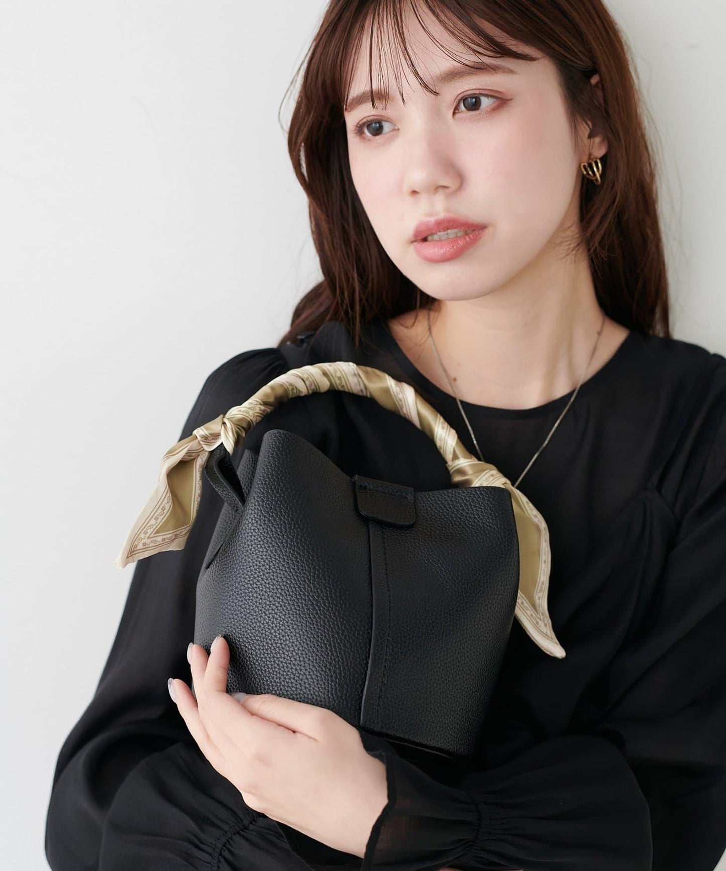 附絲巾裝飾 內含收納袋 包袋