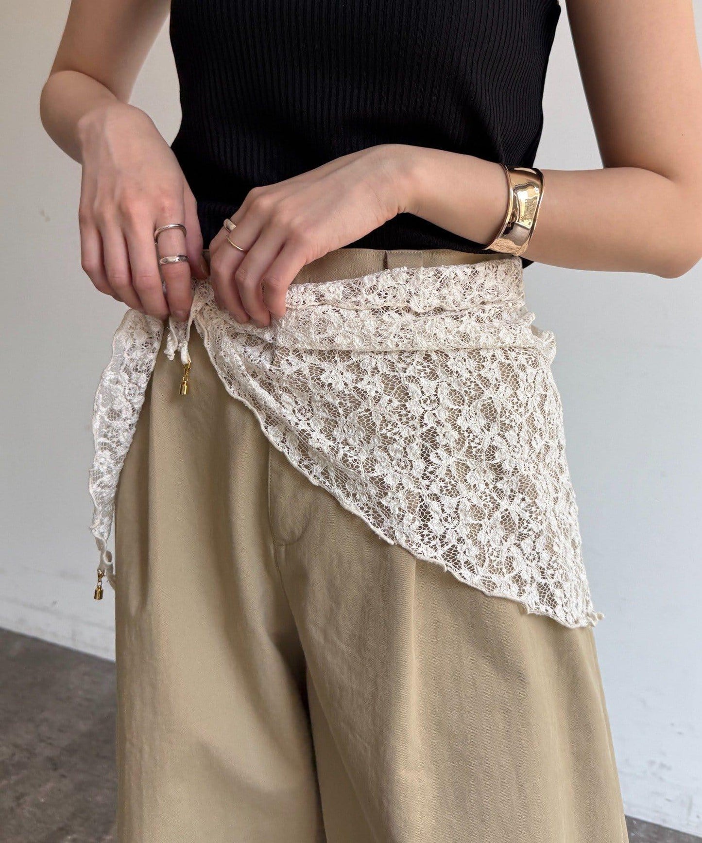 蕾絲磁扣設計圍巾