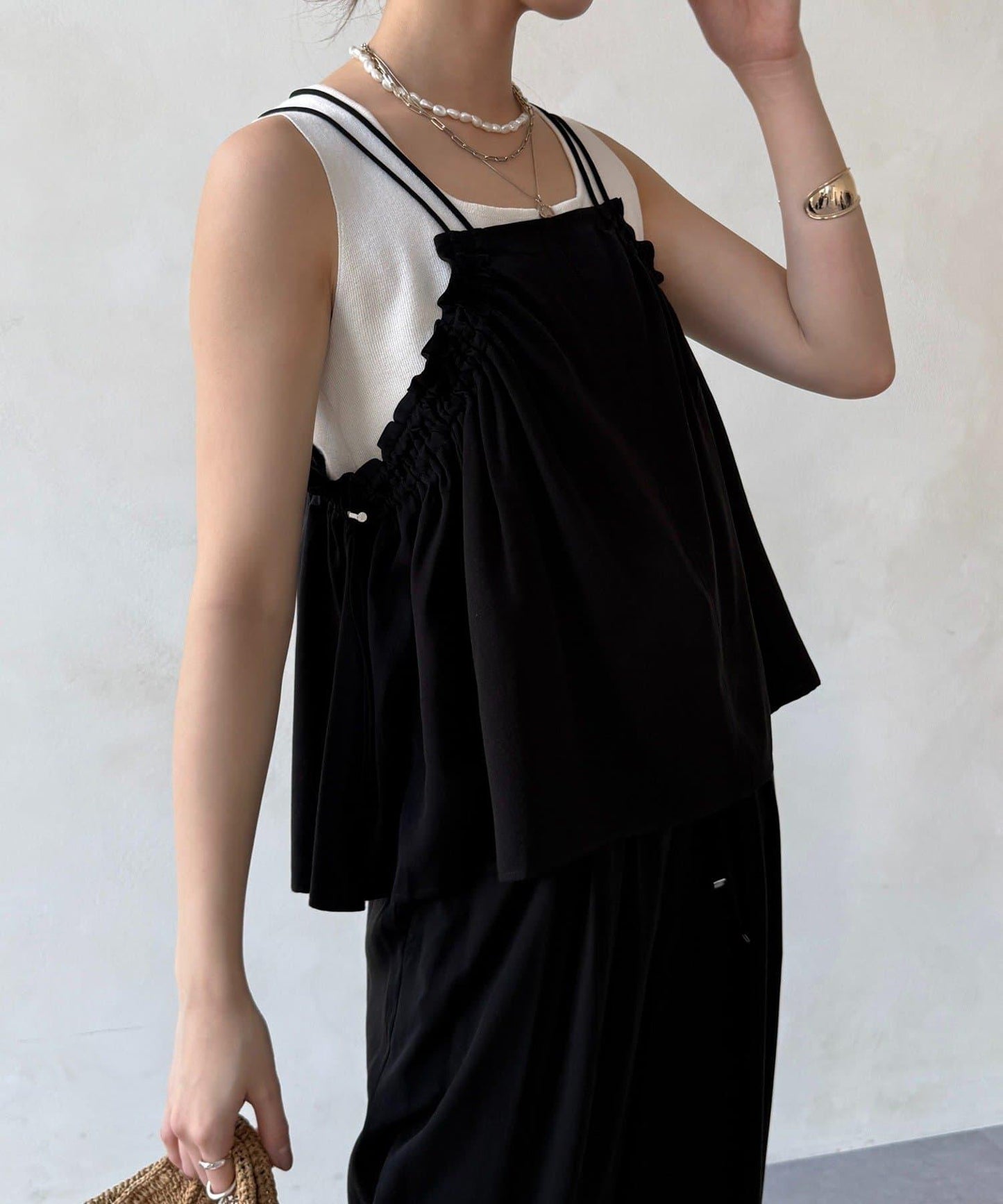 天絲斜紋荷葉邊吊帶上衣