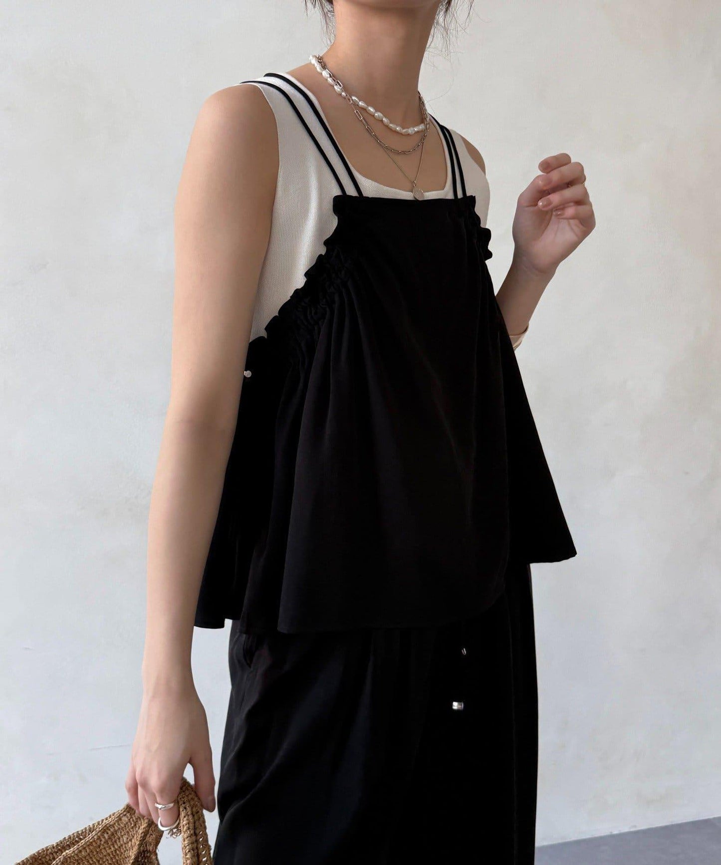 天絲斜紋荷葉邊吊帶上衣