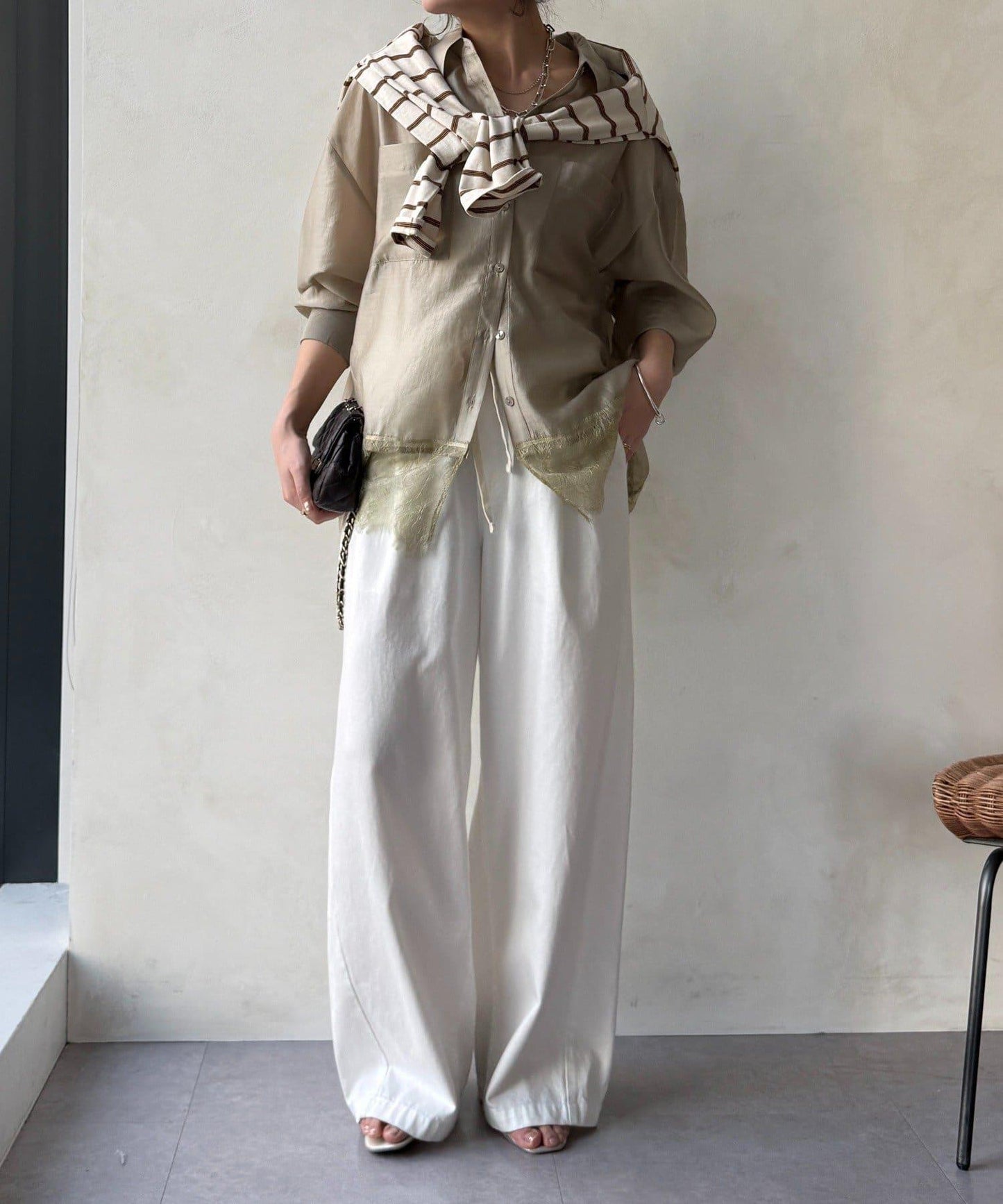 下襬蕾絲拼接 透紗襯衫