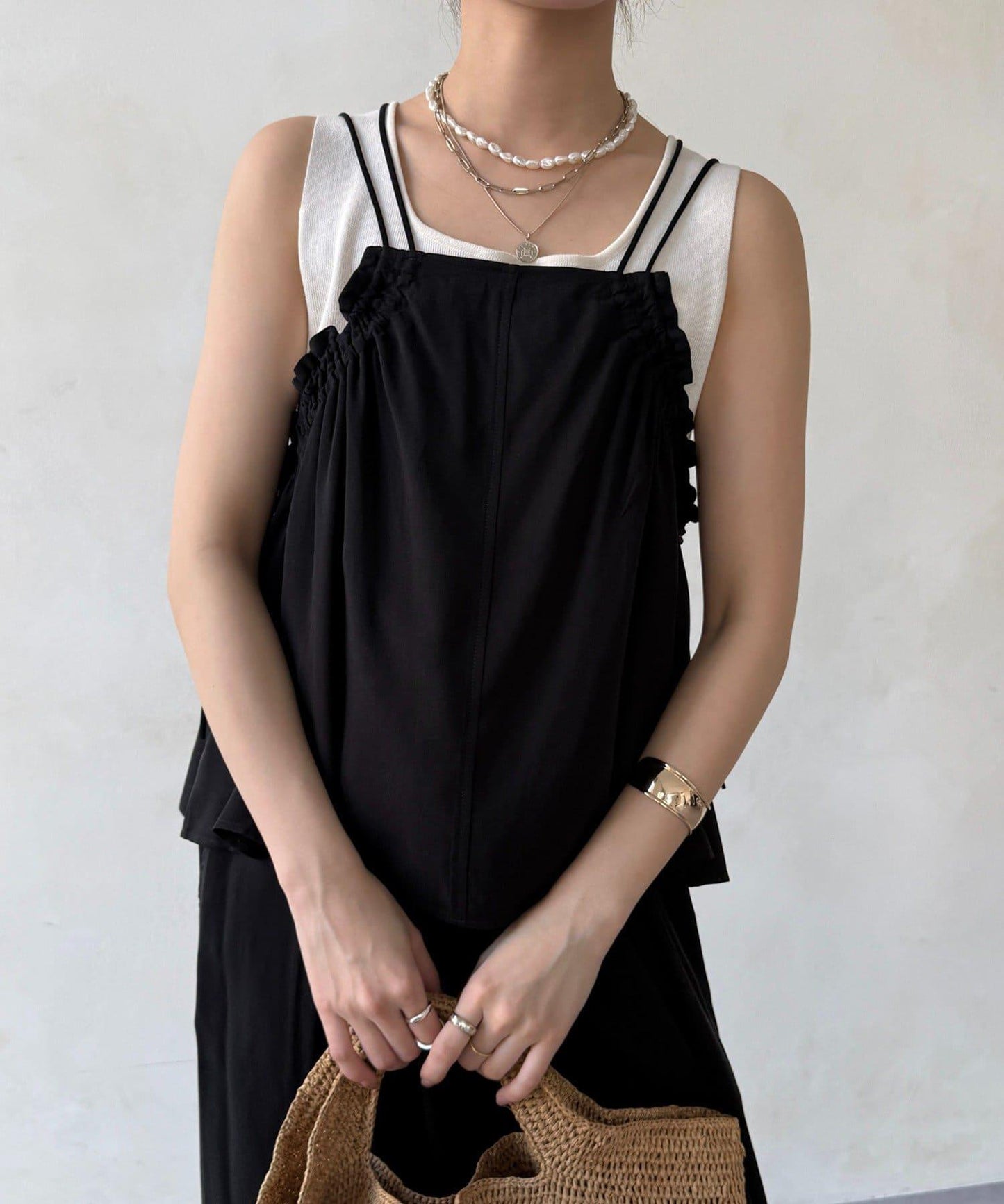 天絲斜紋荷葉邊吊帶上衣