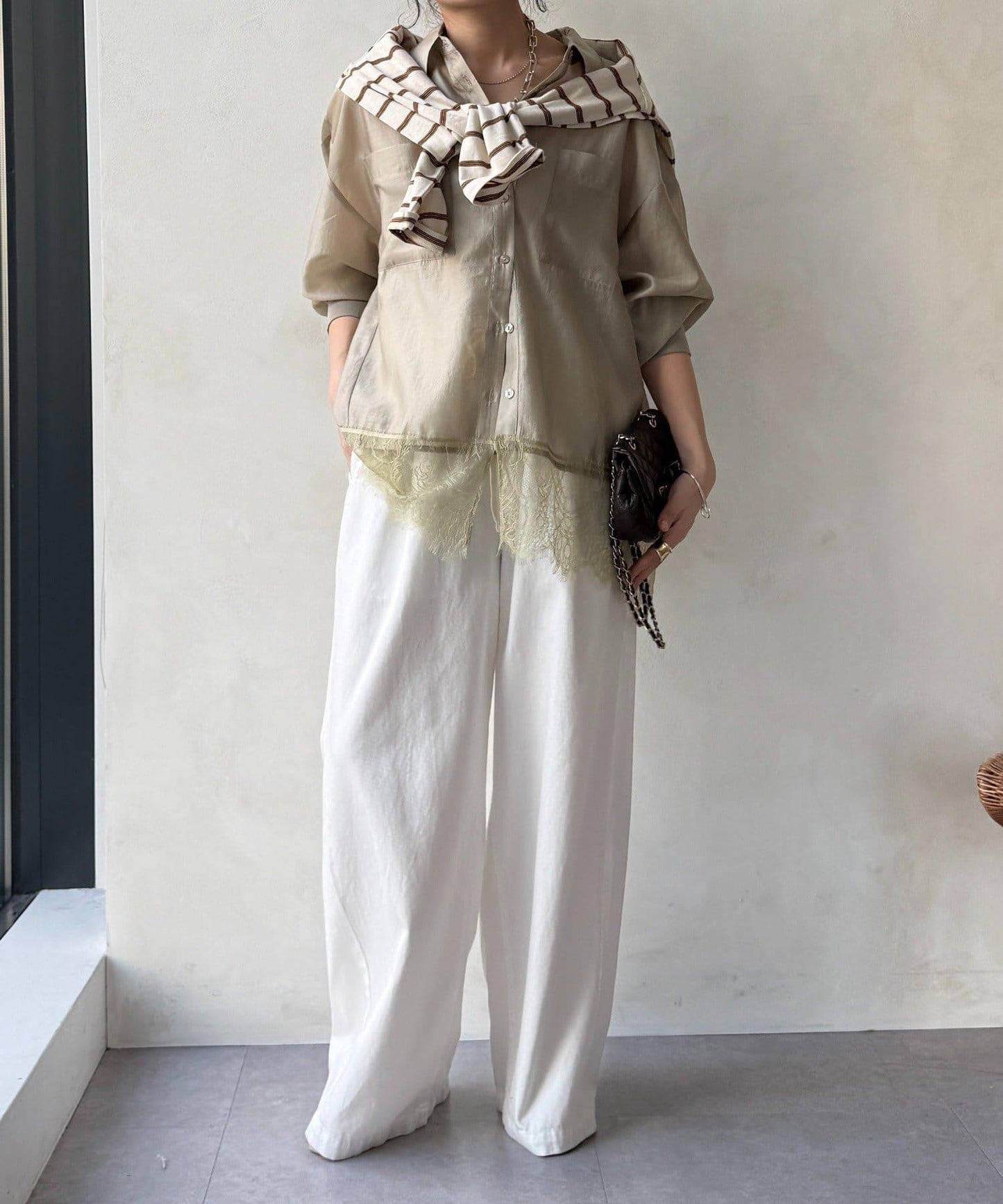 下襬蕾絲拼接 透紗襯衫