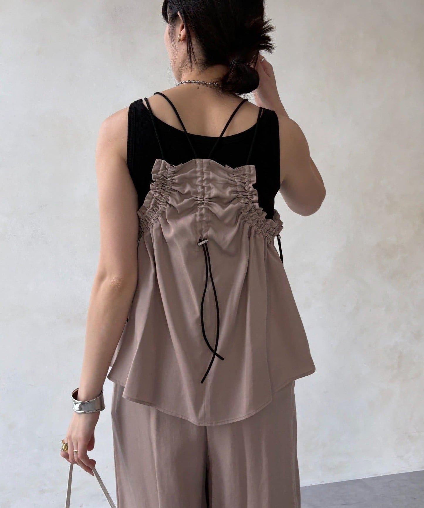 天絲斜紋荷葉邊吊帶上衣