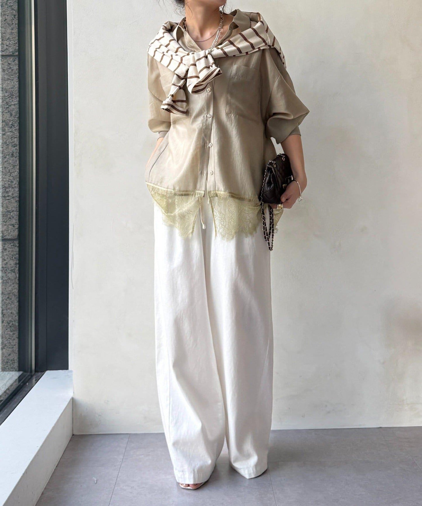 下襬蕾絲拼接 透紗襯衫