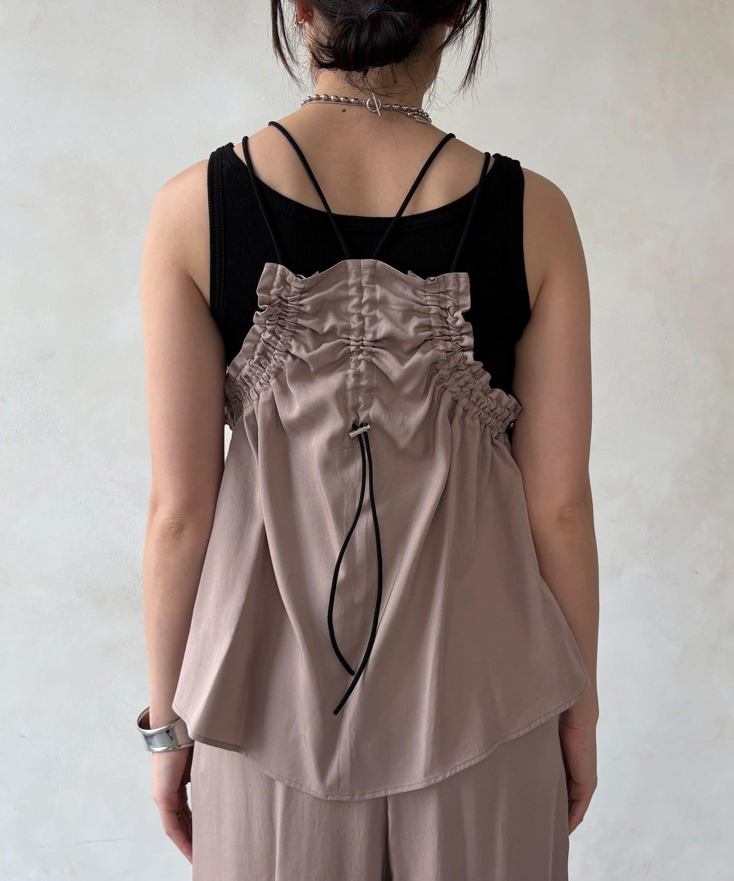 天絲斜紋荷葉邊吊帶上衣