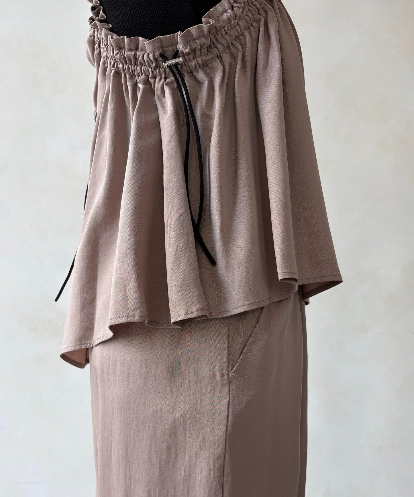 天絲斜紋荷葉邊吊帶上衣