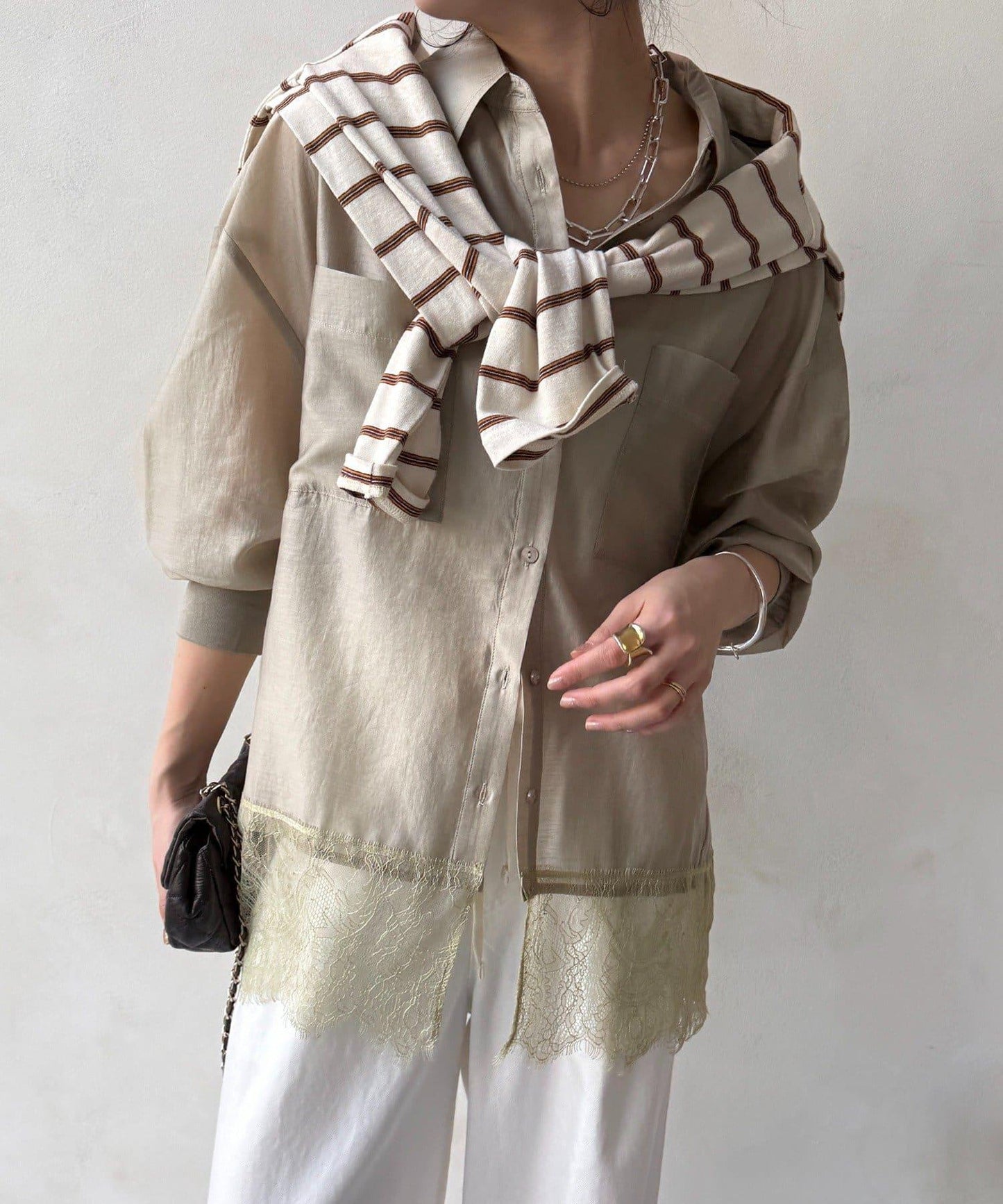 下襬蕾絲拼接 透紗襯衫