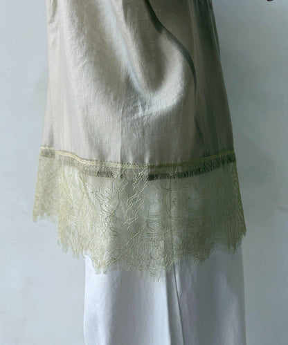 下襬蕾絲拼接 透紗襯衫