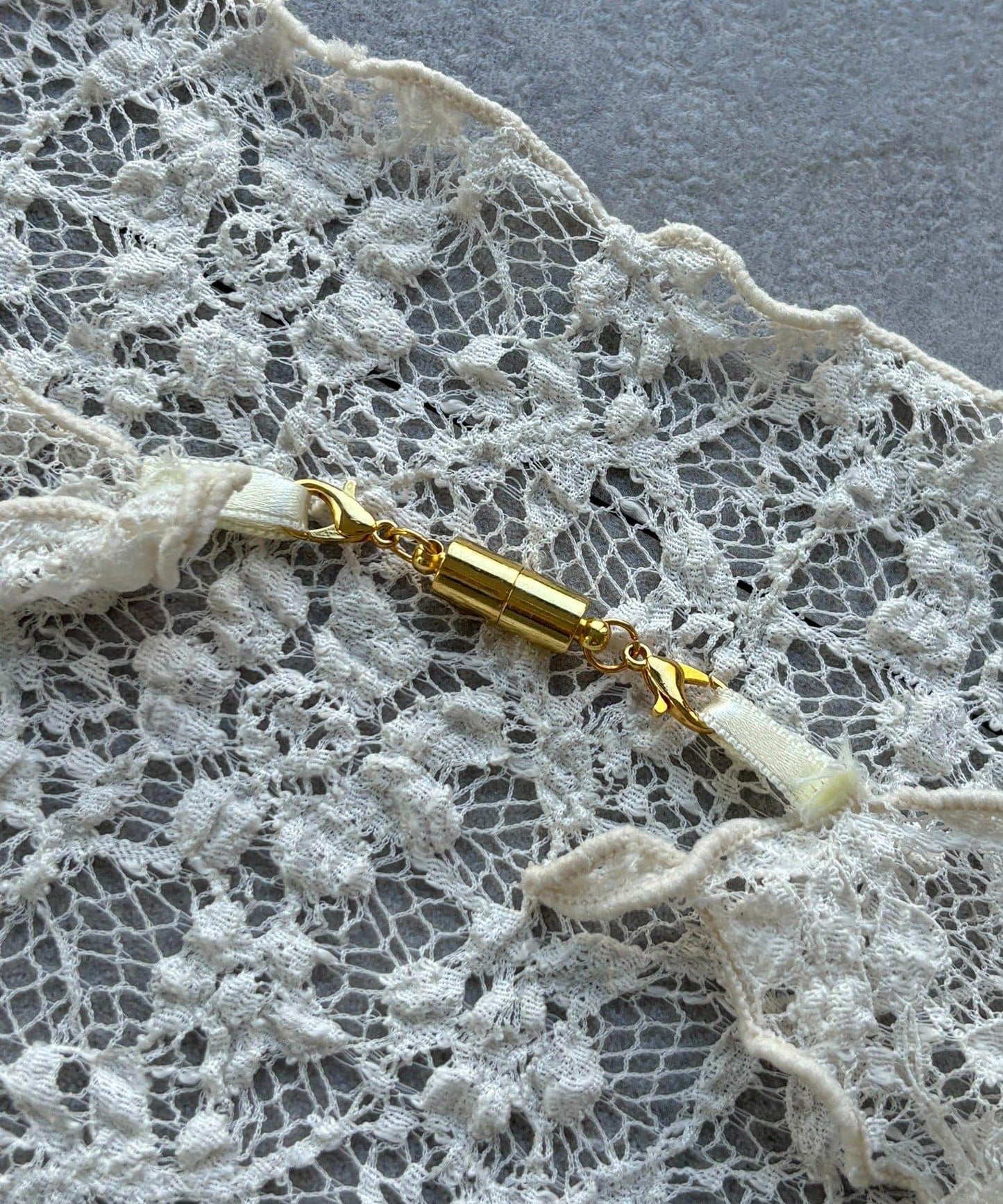 蕾絲磁扣設計圍巾