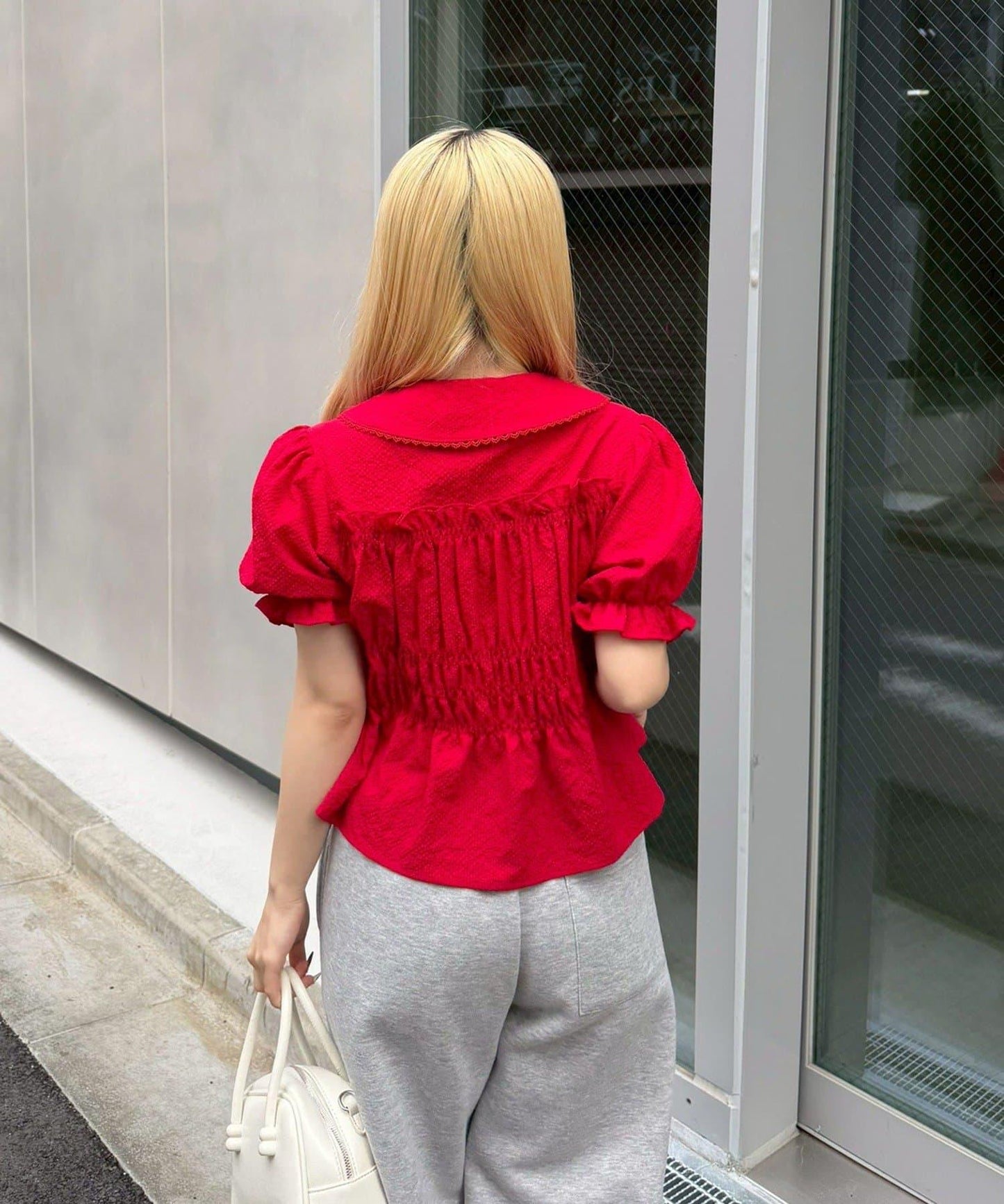褶皺荷葉下襬短袖襯衫