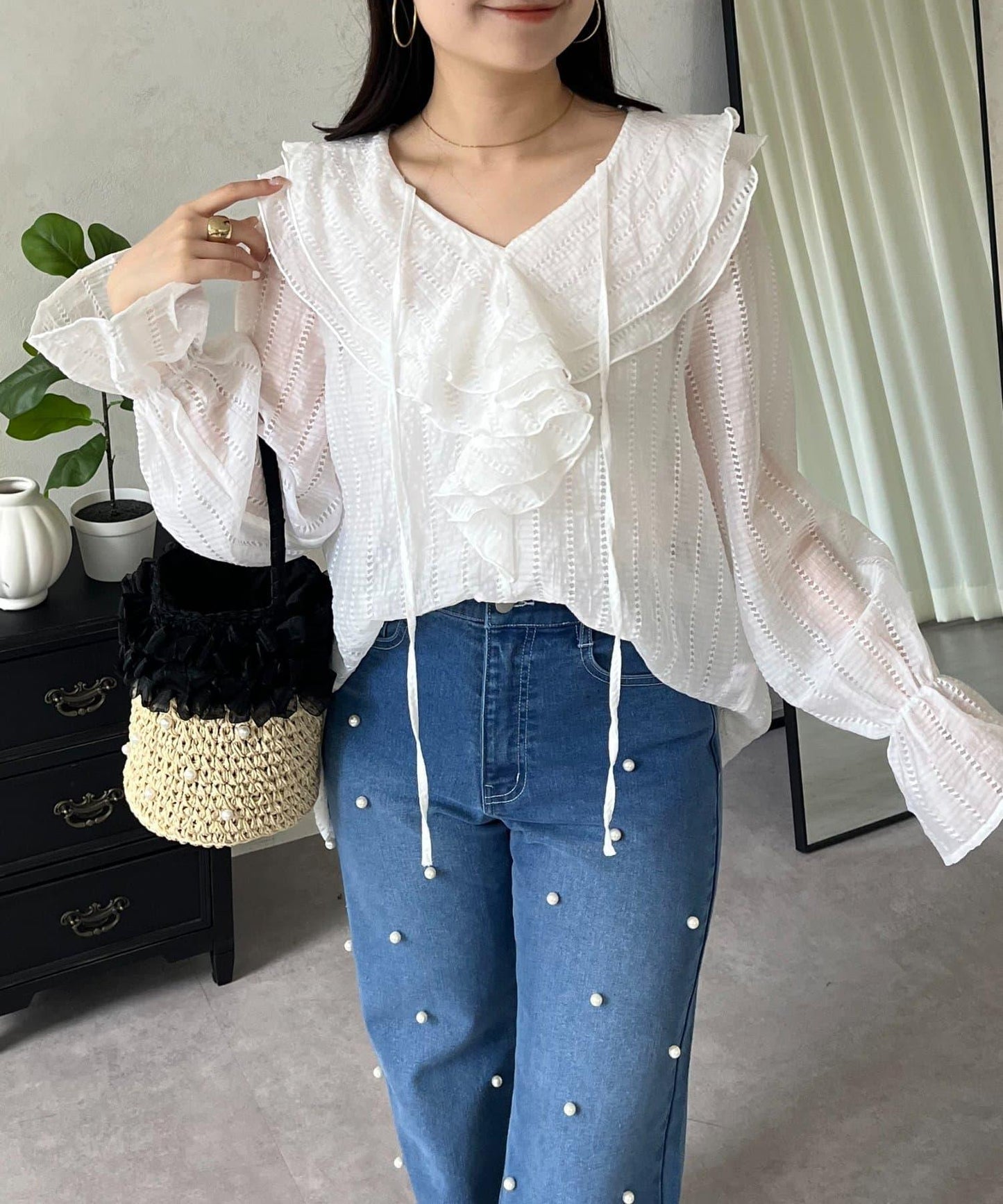 透紗條紋V領荷葉邊襯衫