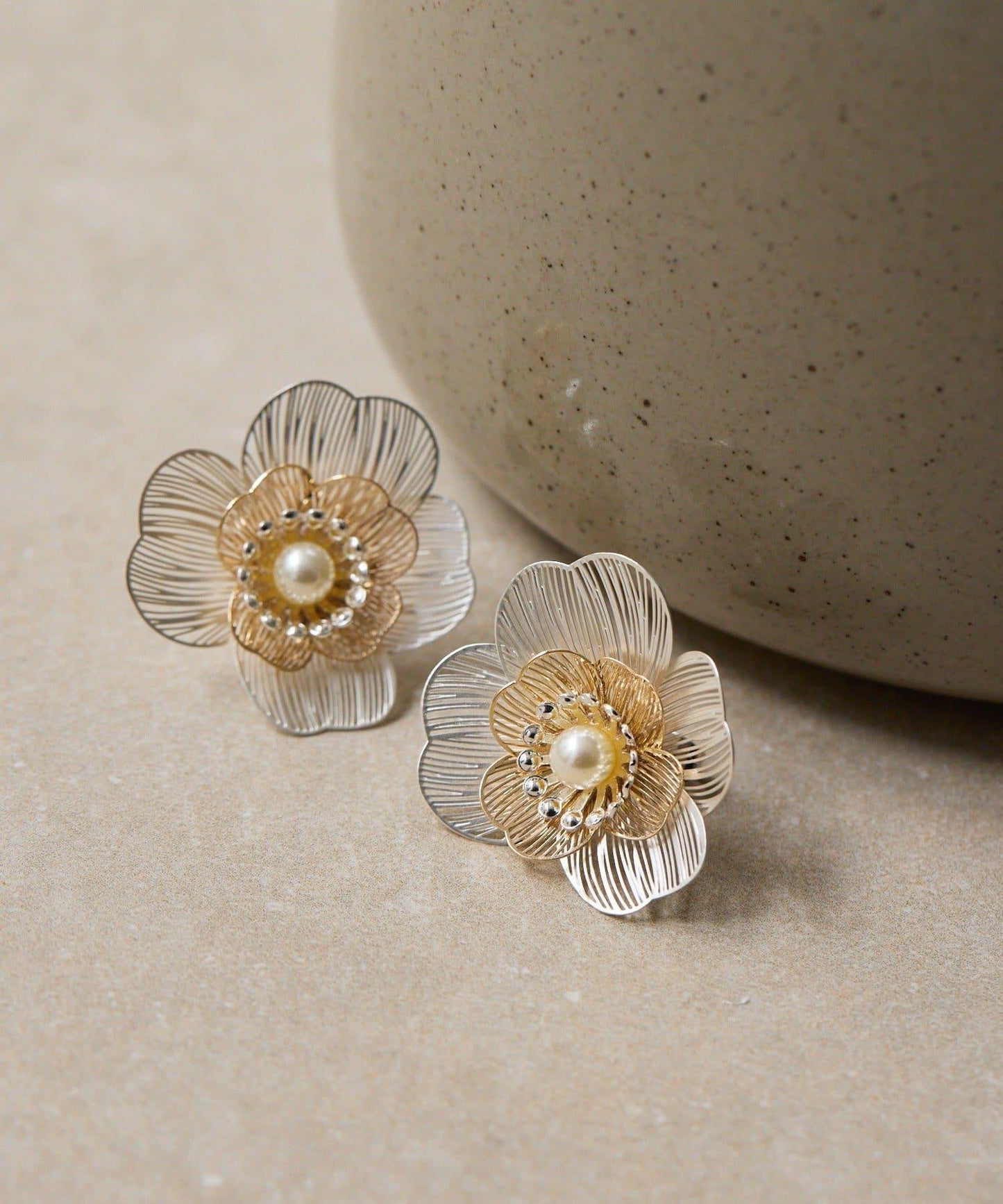 【ear PAPILLONNER】透かしパールフラワーピアス