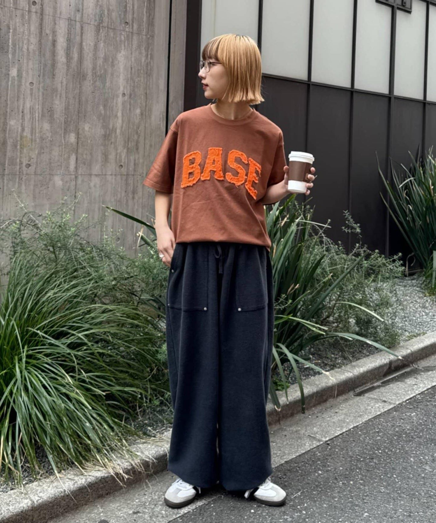 網絡限定 中性款 BASE貼布 T恤