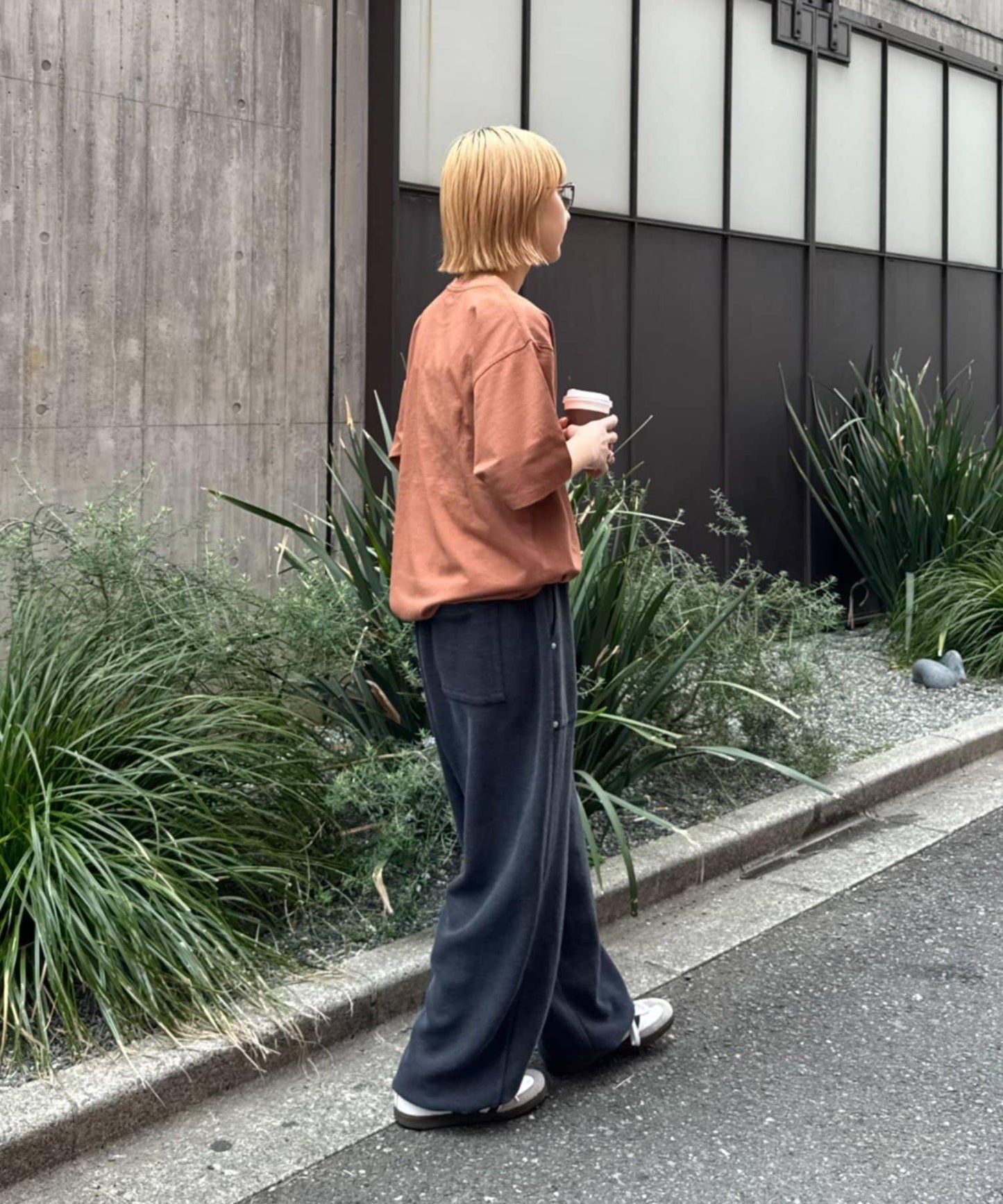 網絡限定 中性款 BASE貼布 T恤
