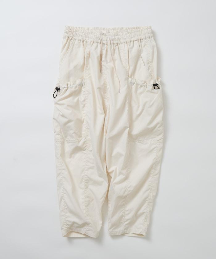 寬鬆彎刀版型 口袋抽繩設計 休閒工裝褲