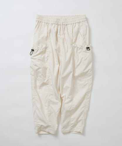 寬鬆彎刀版型 口袋抽繩設計 休閒工裝褲